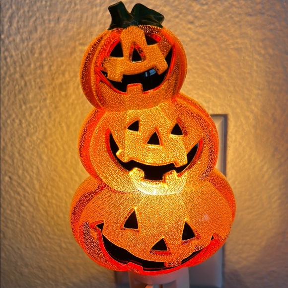 Stacked Pumpkin Night Light - Picture 1 of 7